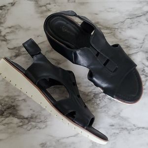 I love comfort Dalton wedge sandals size 9